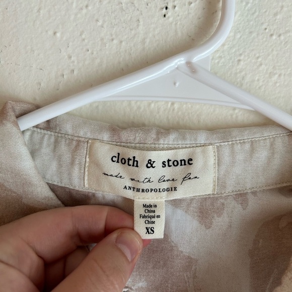 Anthropologie Cloth and Stone Beige Watercolor Tasha Short Sleeve Button Down XS - Picture 3 of 7